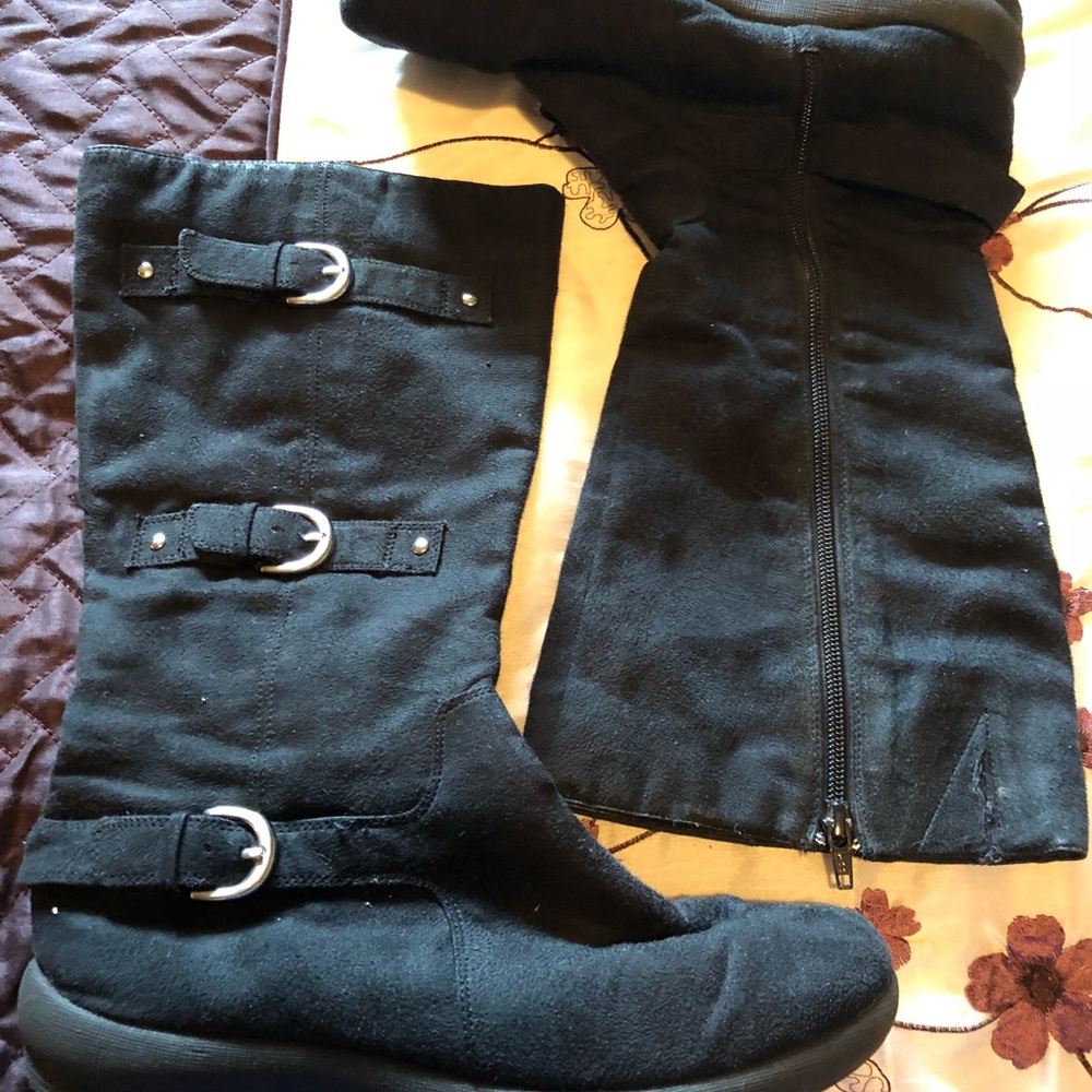 Shoes - Picture 3 of 4